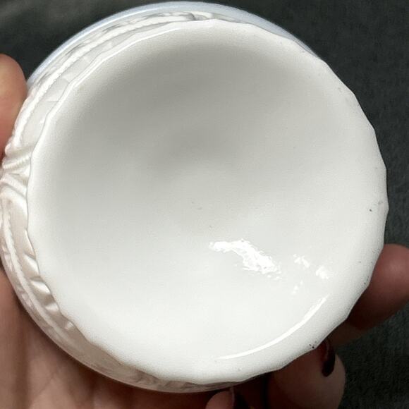 Vintage Milk Glass Candy Dish Covered Pedestal Pressed Glass Starburst SEE VIDEO - Picture 5 of 10